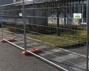 wire mesh fence