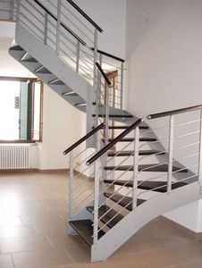 quarter-turn staircase