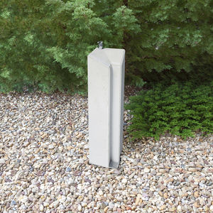 outdoor drinking fountain / concrete