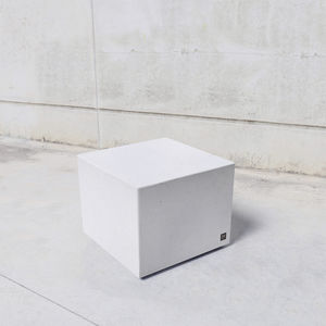 public bench / contemporary / concrete