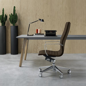 contemporary visitor chair