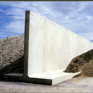 reinforced concrete retaining wall