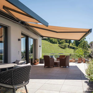 retractable awning