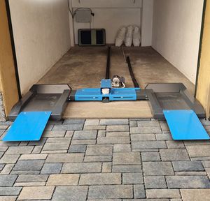 lateral displacement parking platform
