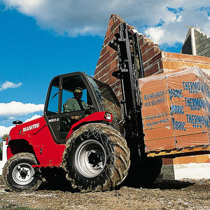 wheel-mounted forklift