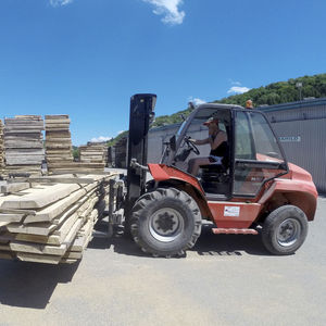 wheel-mounted forklift
