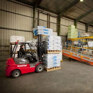 wheel-mounted forklift