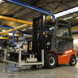 wheel-mounted forklift