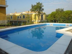 one-piece swimming pool