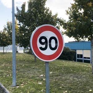 floor-standing road sign 1