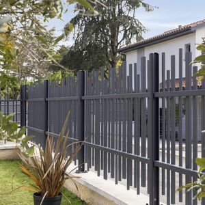 bar fence