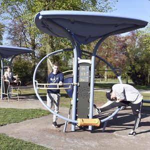 outdoor stretching apparatus