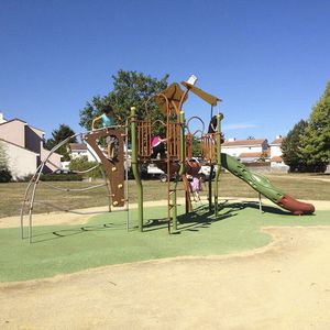 public entity play structure / plastic / steel / HPL