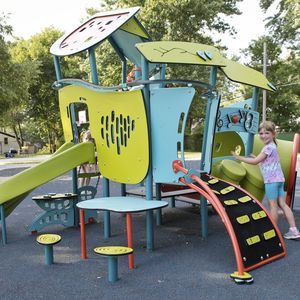 playground structure 1