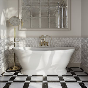 oval bathtub