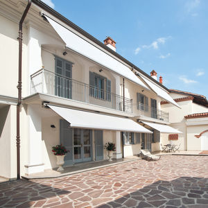 box awning
