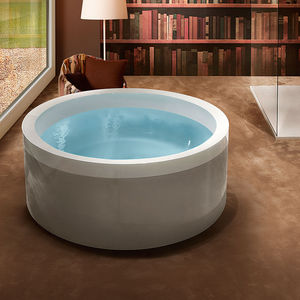 round bathtub