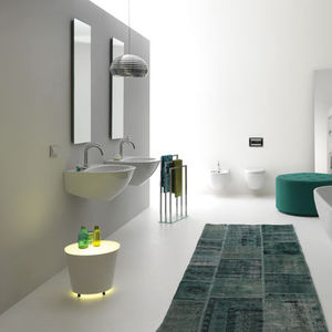 wall-mounted washbasin