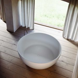 round bathtub