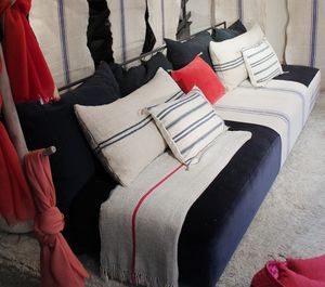 contemporary upholstered bench