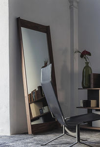 free-standing mirror