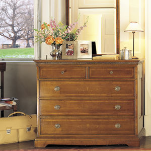 traditional chest of drawers