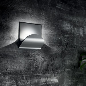 contemporary wall light