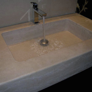 wall-mounted washbasin