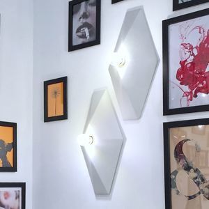 minimalist design wall light 1