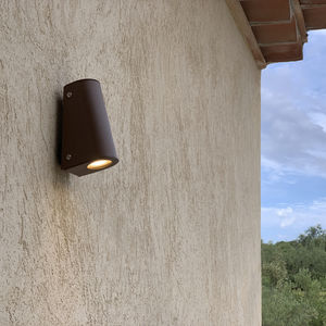 contemporary wall light
