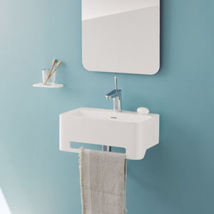 wall-mounted washbasin