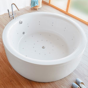 round bathtub