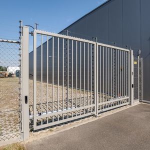 swing gate