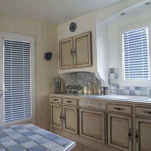 Venetian blinds / aluminum / chain-operated / custom