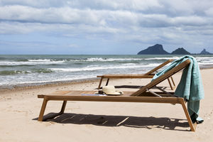contemporary sun lounger / teak / garden