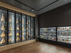 counter refrigerated display case