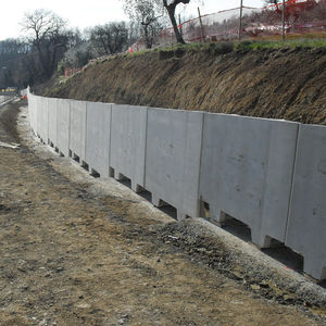 concrete retaining wall