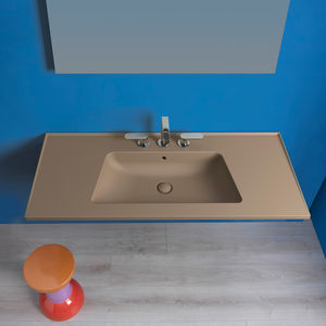 wall-mounted washbasin