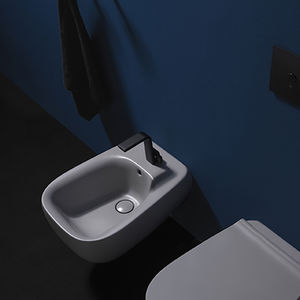 wall-hung bidet