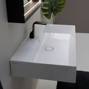 wall-mounted washbasin