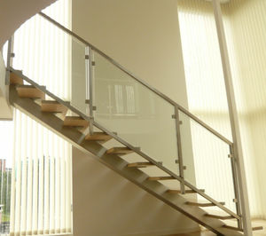 straight staircase / oak steps / without risers / contemporary