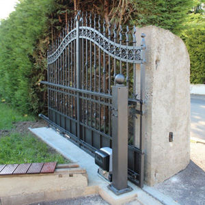 swing gates / wrought iron / with bars / home