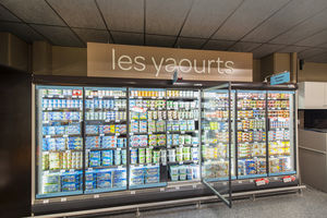 shelf refrigerated display case