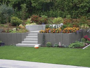 stone retaining wall