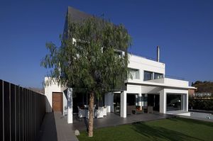 prefab house / contemporary / concrete / energy-efficient
