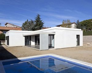 prefab house / modular / contemporary / concrete