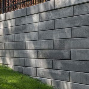 concrete retaining wall