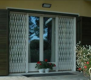 extendable security grille