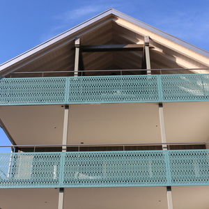 balcony with panels / HPL