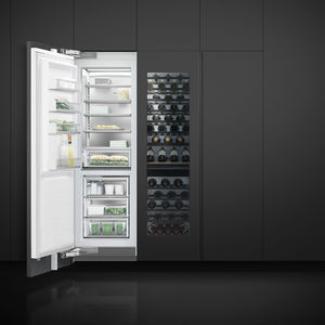upright refrigerator